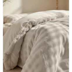 Dekbedovertrek 140x220 – Pompom Design & Warm Flanel Fleece - Beige -Winkel Voor Premium Beddengoed 7aacf094d3294f4f9305b15d2ba8e229 1